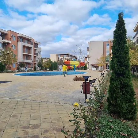 Sunny Family 302, Апартаменти